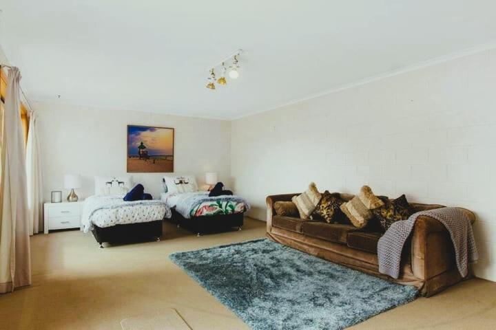 Spacious Modern Home Outstanding Views Sleeps 9 Хобарт Экстерьер фото