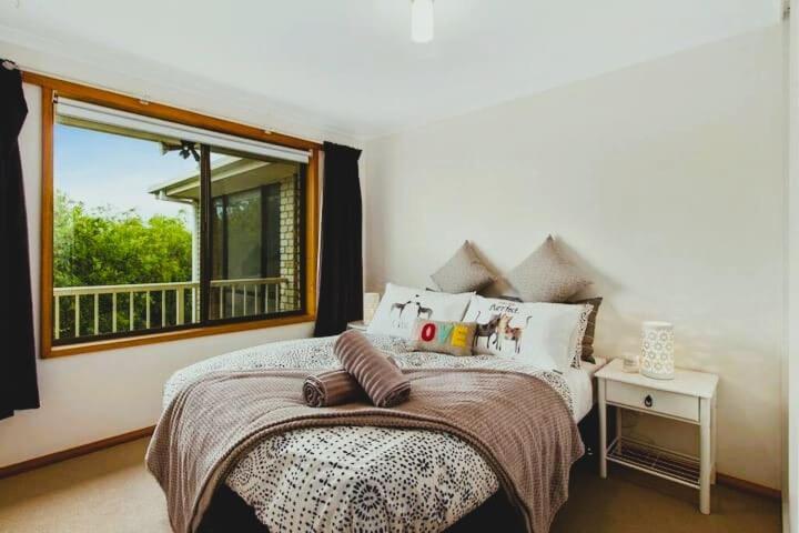Spacious Modern Home Outstanding Views Sleeps 9 Хобарт Экстерьер фото